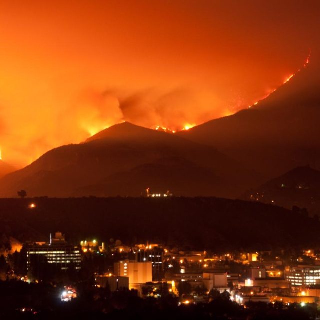Station_Fire_over_La_Cañada_Flintridge